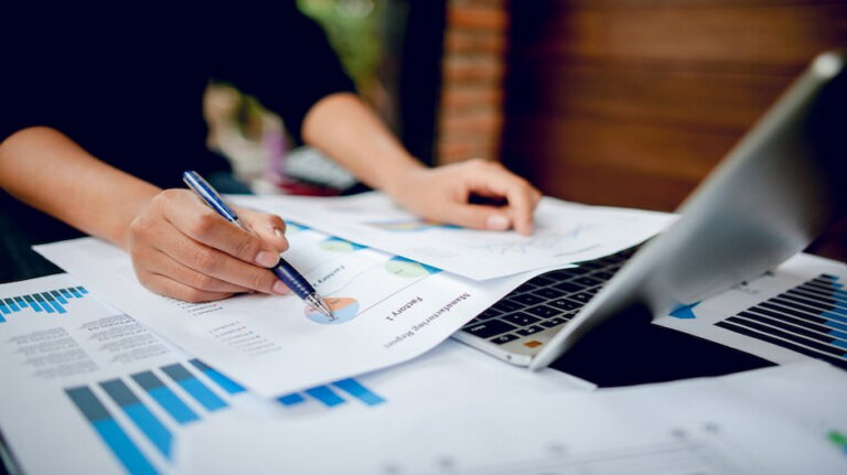 Công ty cổ phần là gì? Người đại diện theo pháp luật của công ty cổ phần là ai?